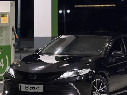 Toyota Camry 2023 года за 17 700 000 тг. в Кызылорда