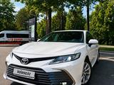 Toyota Camry 2021 года за 11 900 000 тг. в Алматы