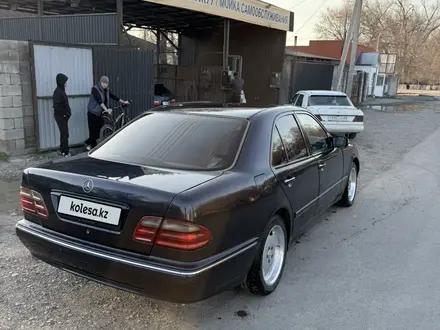 Mercedes-Benz E 280 2000 года за 3 750 000 тг. в Алматы – фото 5