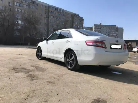 Toyota Camry 2011 года за 6 600 000 тг. в Актобе – фото 4