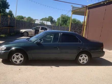 Toyota Camry 1998 года за 2 200 000 тг. в Алматы – фото 2