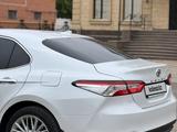 Toyota Camry 2019 года за 14 000 000 тг. в Актобе – фото 3