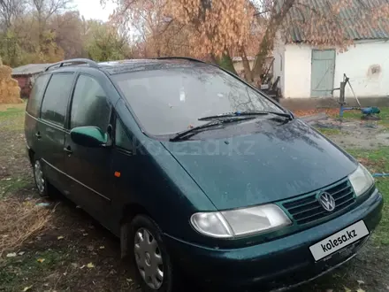 Volkswagen Sharan 1996 года за 1 200 000 тг. в Сарыкемер