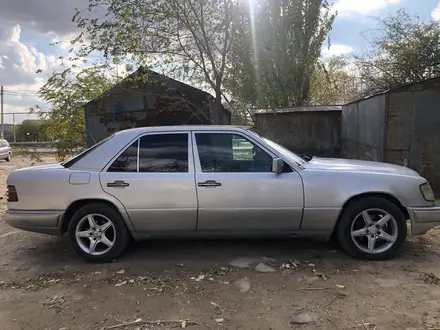 Mercedes-Benz E 220 1993 года за 2 000 000 тг. в Кызылорда