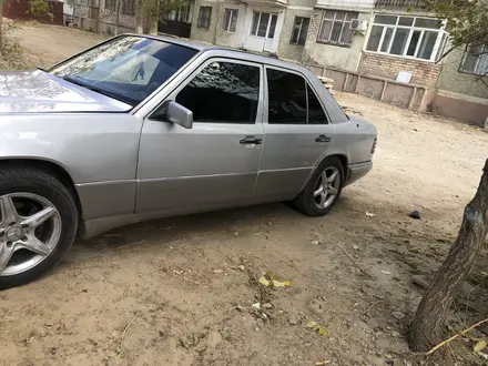 Mercedes-Benz E 220 1993 года за 2 000 000 тг. в Кызылорда – фото 6