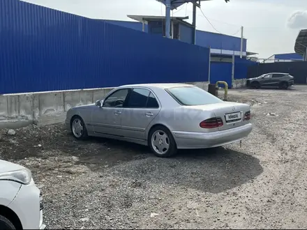 Mercedes-Benz E 320 1999 года за 3 950 000 тг. в Алматы – фото 2