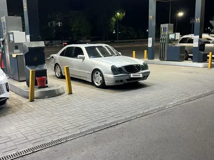 Mercedes-Benz E 320 1999 года за 3 950 000 тг. в Алматы
