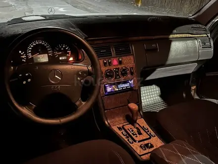 Mercedes-Benz E 320 1999 года за 3 950 000 тг. в Алматы – фото 5