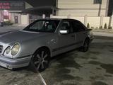 Mercedes-Benz E 200 1998 года за 1 600 000 тг. в Тараз – фото 3