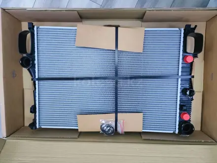 Радиатор охлаждения Мерседес 221 за 98 500 тг. в Алматы