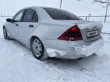 Mercedes-Benz C 200 2001 года за 2 150 000 тг. в Атырау – фото 2