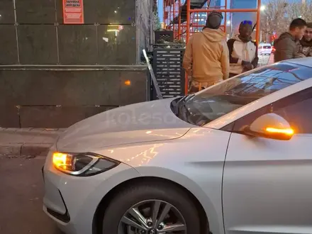 Hyundai Elantra 2018 года за 7 500 000 тг. в Актобе – фото 9