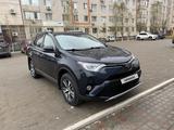 Toyota RAV4 2018 года за 11 700 000 тг. в Актобе – фото 5