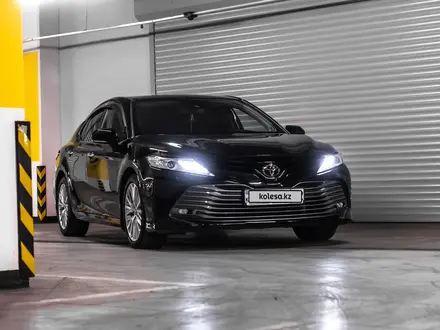 Toyota Camry 2018 года за 14 000 000 тг. в Алматы – фото 2