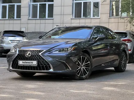 Lexus ES 250 2022 года за 25 500 000 тг. в Алматы