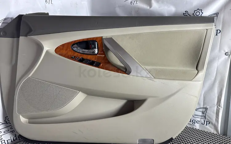 Обшивка двери правая Toyota Camry 40 за 20 000 тг. в Алматы