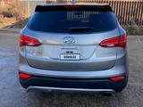 Hyundai Santa Fe 2015 года за 7 200 000 тг. в Уральск – фото 3