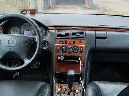 Mercedes-Benz E 280 2000 года за 4 200 000 тг. в Астана – фото 2