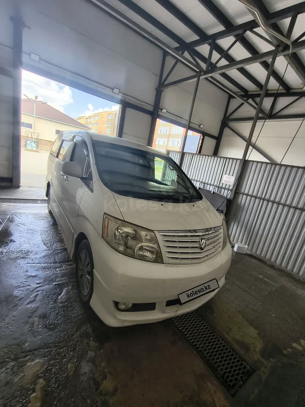 Toyota Alphard, 2005