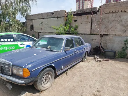 Mercedes-Benz E 200 1979 года за 400 000 тг. в Астана – фото 2