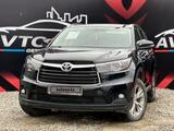 Toyota Highlander 2015 года за 15 300 000 тг. в Атырау