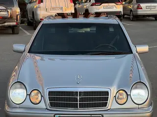 Mercedes-Benz E 230