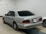 Mercedes-Benz E 320 2001 года за 3 700 000 тг. в Актау – фото 2