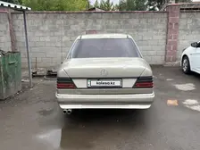 Mercedes-Benz E-Class, 1989