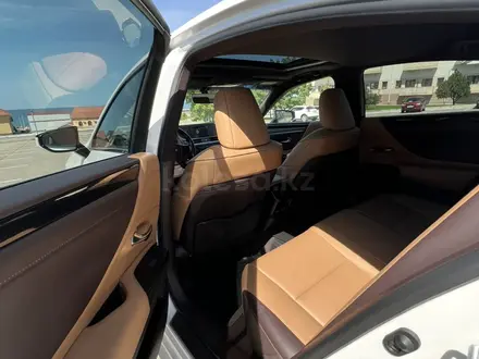 Lexus ES 250 2018 года за 21 000 000 тг. в Актау – фото 11
