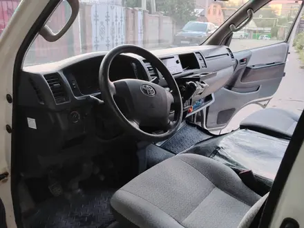 Toyota Hiace 2017 года за 13 500 000 тг. в Алматы – фото 4