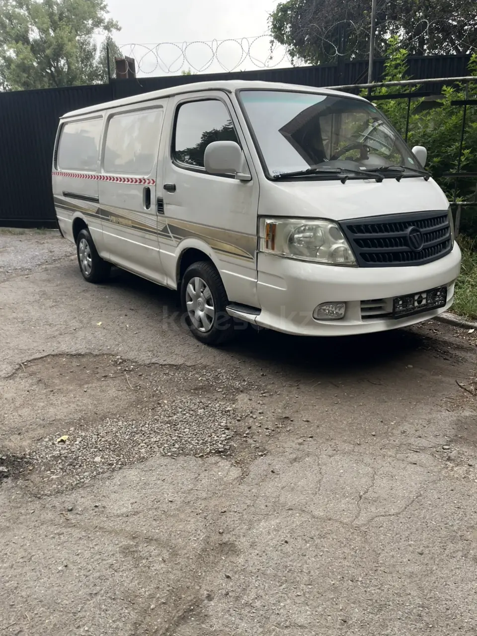 Toyota HiAce, 2013