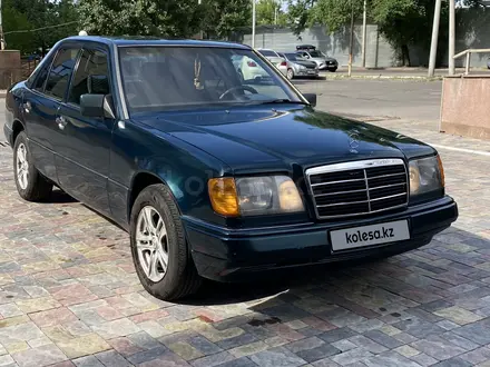 Mercedes-Benz E 220 1995 года за 3 000 000 тг. в Алматы – фото 4