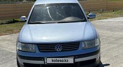 Volkswagen Passat 1998 года за 1 590 000 тг. в Уральск – фото 3