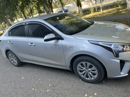 Kia Rio 2021 года за 8 000 000 тг. в Уральск – фото 2