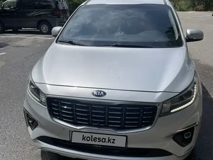 Kia Carnival 2019 года за 13 000 000 тг. в Алматы – фото 2