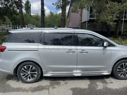 Kia Carnival 2019 года за 13 000 000 тг. в Алматы – фото 6