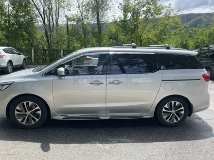 Kia Carnival 2019 года за 13 000 000 тг. в Алматы – фото 7