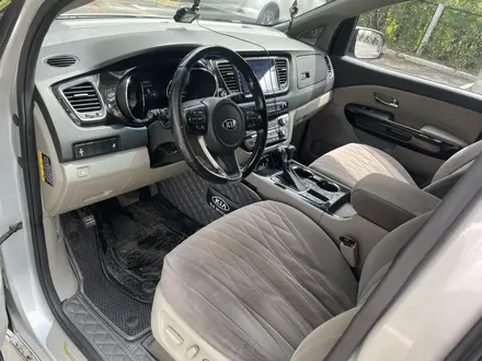 Kia Carnival 2019 года за 13 000 000 тг. в Алматы – фото 11