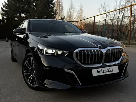 BMW 530 2024 года за 30 999 000 тг. в Алматы – фото 13
