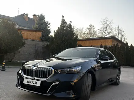 BMW 530 2024 года за 30 999 000 тг. в Алматы – фото 2