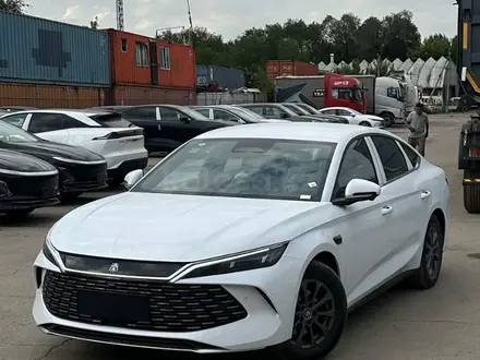 BYD Qin L DM-i Leading 2025 года за 9 550 000 тг. в Алматы – фото 2