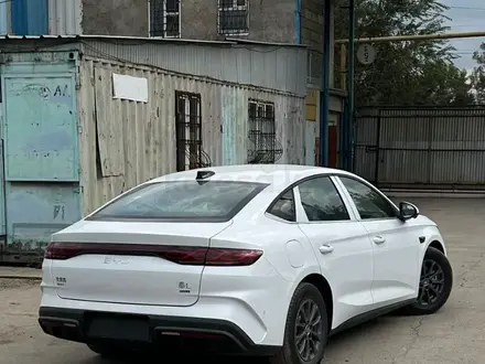 BYD Qin L DM-i Leading 2025 года за 9 550 000 тг. в Алматы – фото 4