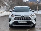 Toyota RAV4 2022 года за 23 000 000 тг. в Алматы – фото 2