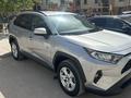 Toyota RAV4 2020 года за 10 500 000 тг. в Актау – фото 2