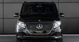 Mercedes-Benz V 300 Exclusive 2025 года за 77 500 000 тг. в Астана – фото 2