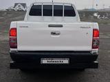 Toyota Hilux 2014 года за 7 700 077 тг. в Атырау – фото 3