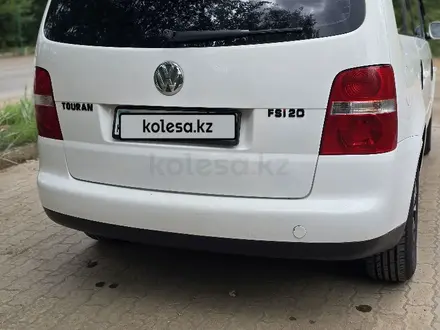 Volkswagen Touran 2005 года за 4 500 000 тг. в Уральск – фото 3