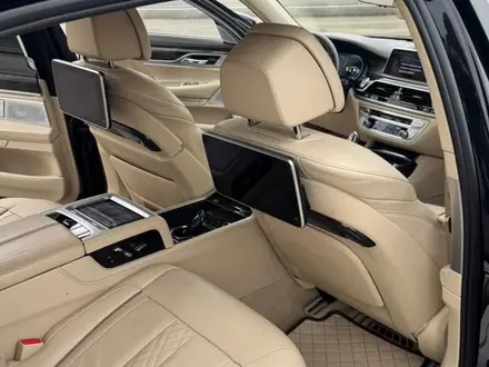BMW 750 2016 года за 28 000 000 тг. в Алматы – фото 12