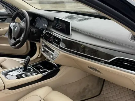 BMW 750 2016 года за 28 000 000 тг. в Алматы – фото 15
