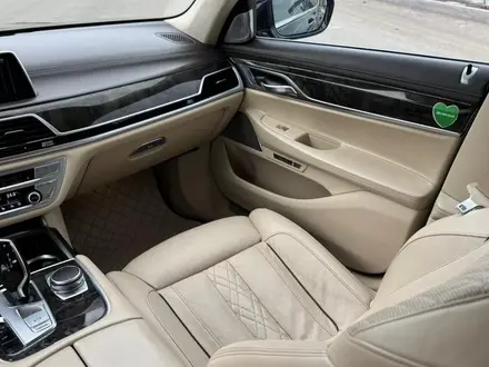 BMW 750 2016 года за 28 000 000 тг. в Алматы – фото 17